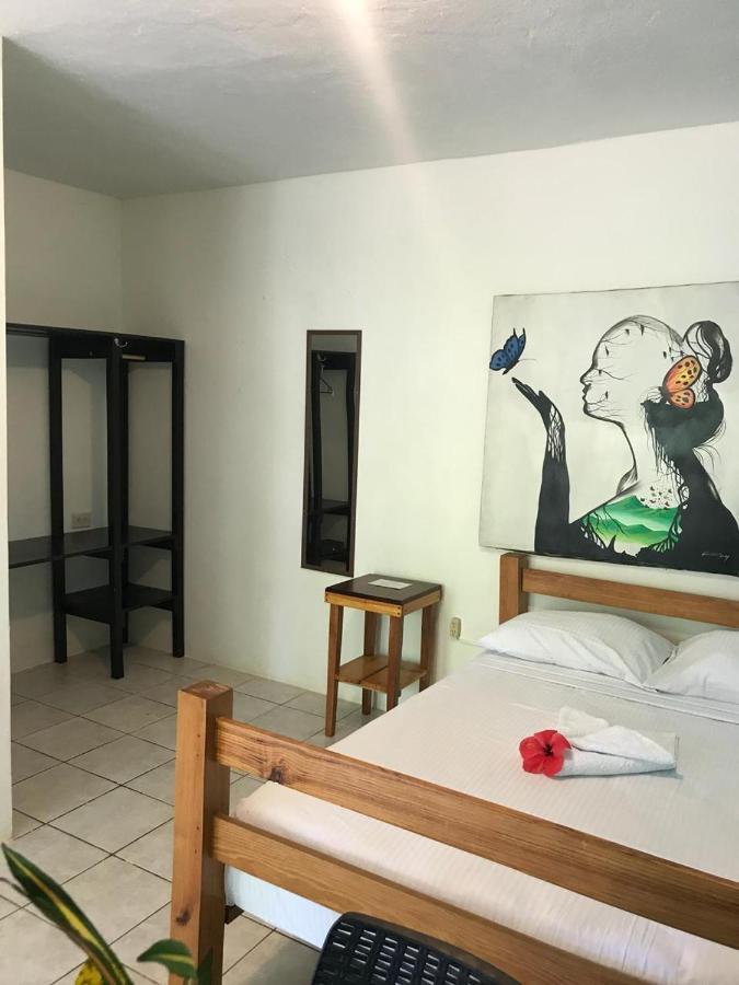 Sunshine Hotel جزيرة ليتل كورن المظهر الخارجي الصورة