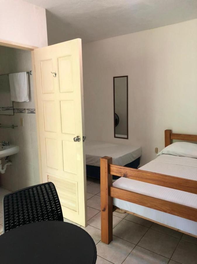 Sunshine Hotel جزيرة ليتل كورن المظهر الخارجي الصورة