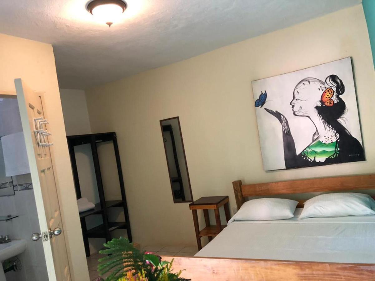 Sunshine Hotel جزيرة ليتل كورن المظهر الخارجي الصورة
