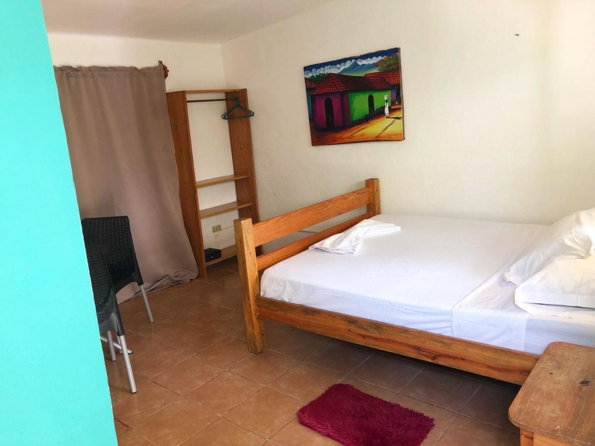 Sunshine Hotel جزيرة ليتل كورن المظهر الخارجي الصورة