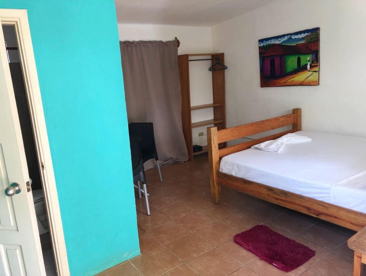 Sunshine Hotel جزيرة ليتل كورن المظهر الخارجي الصورة