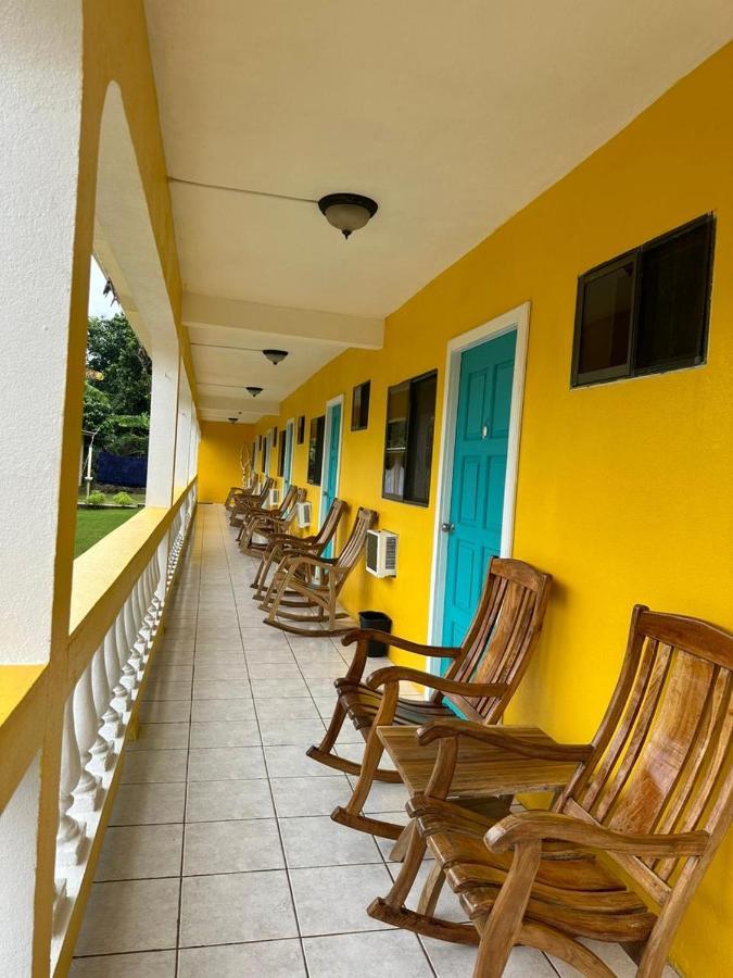 Sunshine Hotel جزيرة ليتل كورن المظهر الخارجي الصورة