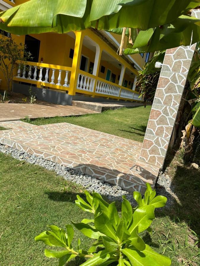 Sunshine Hotel جزيرة ليتل كورن المظهر الخارجي الصورة
